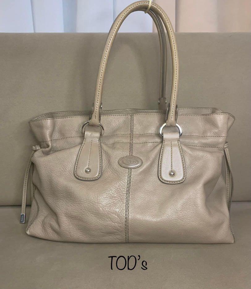 TOD’s Leather Tote (Category: Luxury Bags & Wallets) located in Paranaque City. Submitted by katlouieleandicho (Listing ID 1144938371, Image 2). Description: 💯Authentic #TOD’s Leather Tote Made in Italy Rank A Price : P4K.