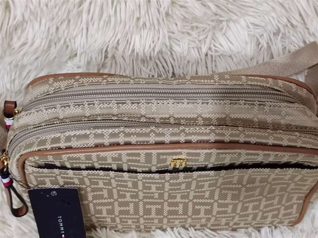 Tommy Hilfiger doublezip crossbody bag, Women's Fashion, Bags