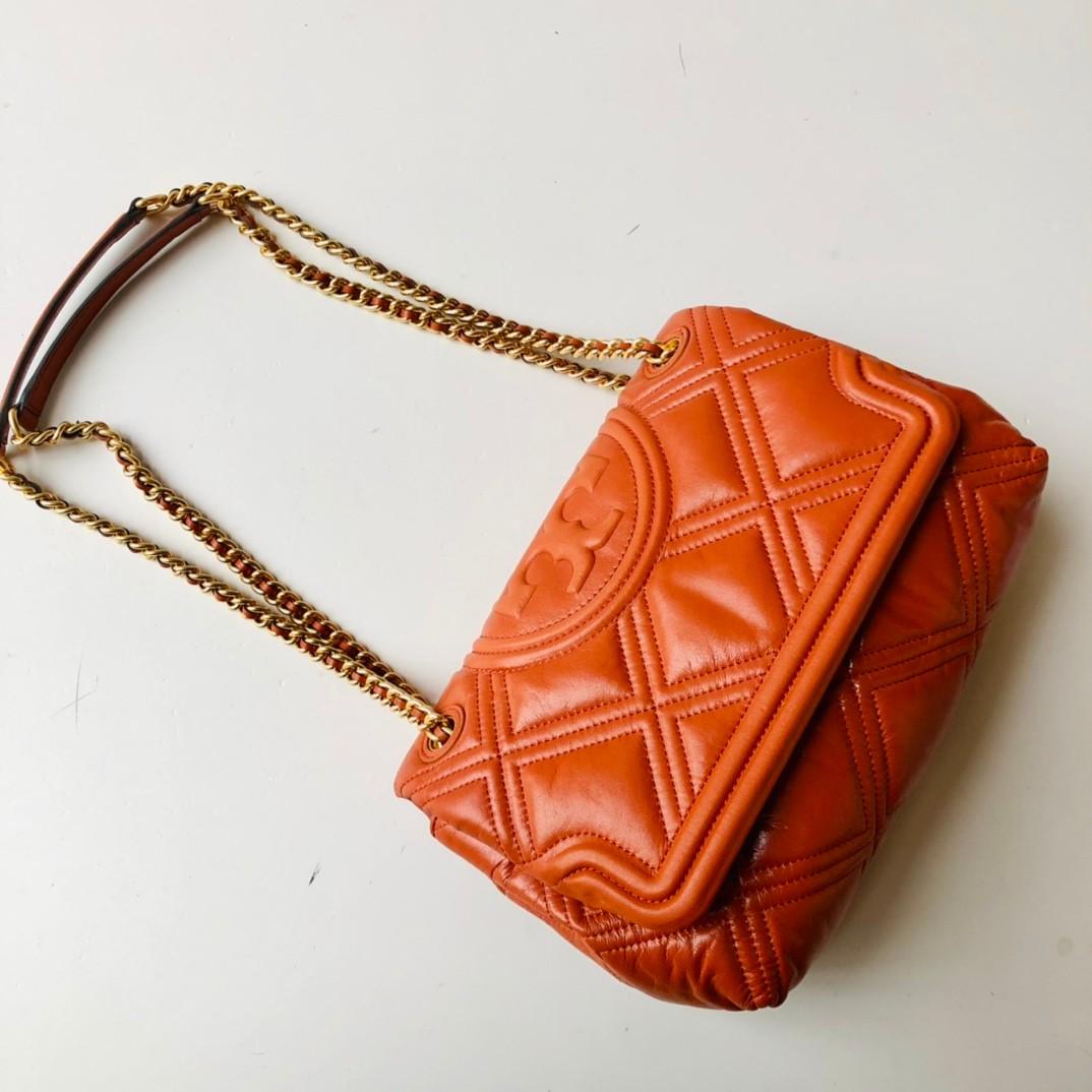 Tory Burch Kira chevron glazed leather convertible shoulderbag slingbag,  Women's Fashion, Bags & Wallets, Shoulder Bags on Carousell