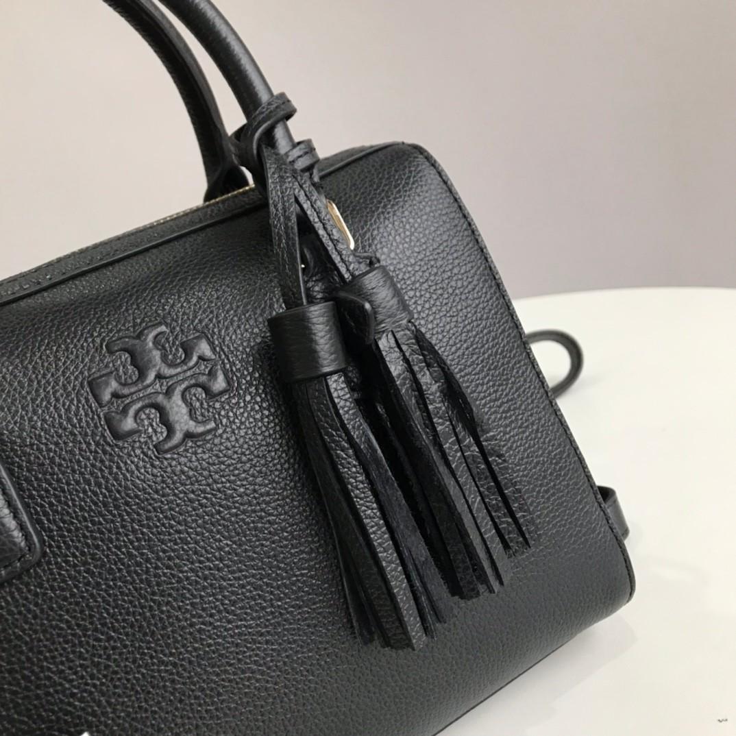 Tory Burch Mcgraw pillow bag with crossbody strap black, Women's Fashion,  Bags & Wallets, Purses & Pouches on Carousell
