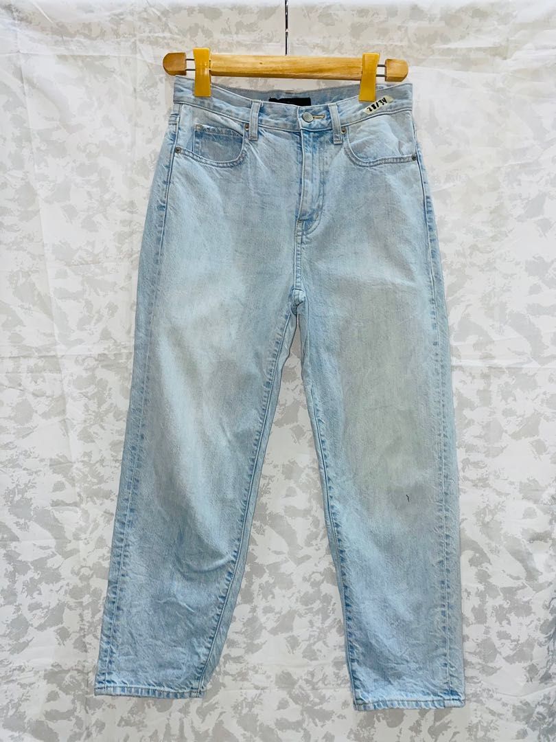 UNIQLO MOM JEANS, Women's Fashion, Bottoms, Jeans on Carousell