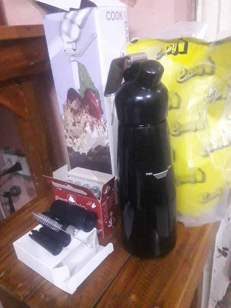 Whip Cream Dispenser with No2 charger and free easy brand whip cream