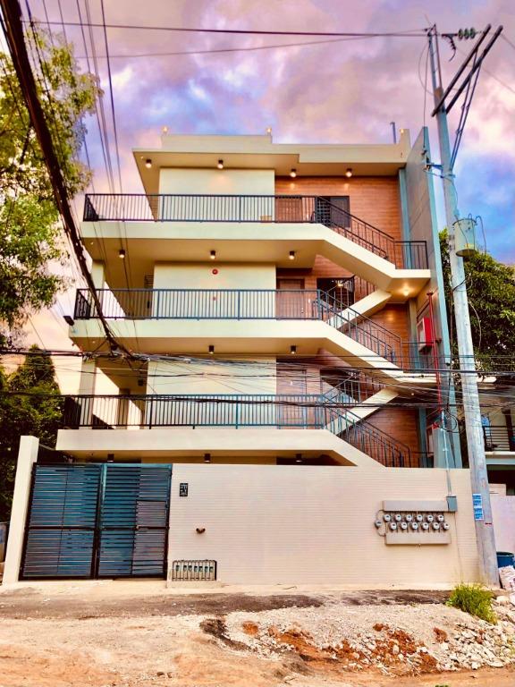 4 Storey Apartment in Don Mariano Subdivision Ortigas Avenue Extension