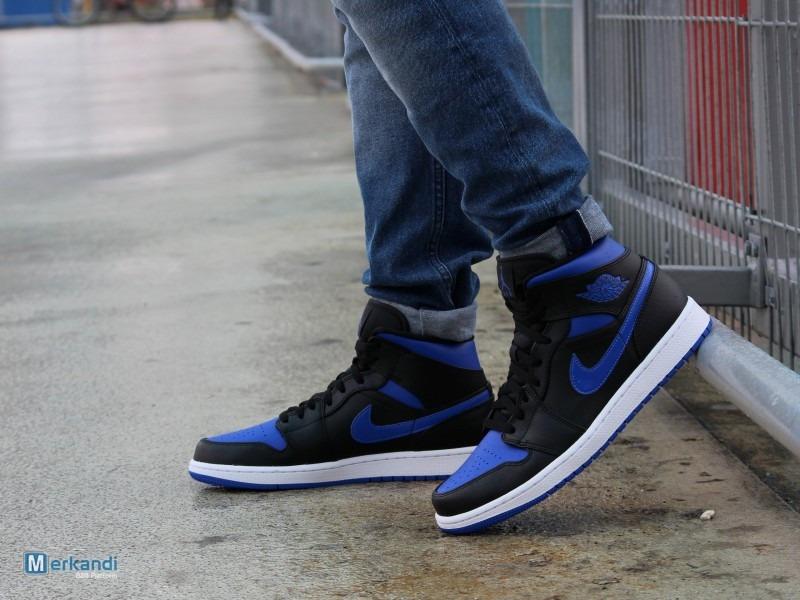 air jordan mid black hyper royal