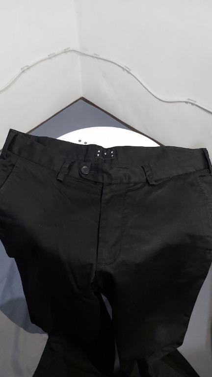 Asket Slim Black Chinos 29x30 (Category: Chinos) located in Paranaque City. Submitted by jerickochi (Listing ID 1145176977, Image 3). Description: Asket Slim Chinos in Black Size 29x30 Condition 9/10. Handled with care. Washed in cold water and air dried. Any well-considered wardrobe requires a pair of versatile trousers. Developed to perfection over 31 months, our Chinos are tailored from mid-weight Italian cotton-satin weave with a hint of stre