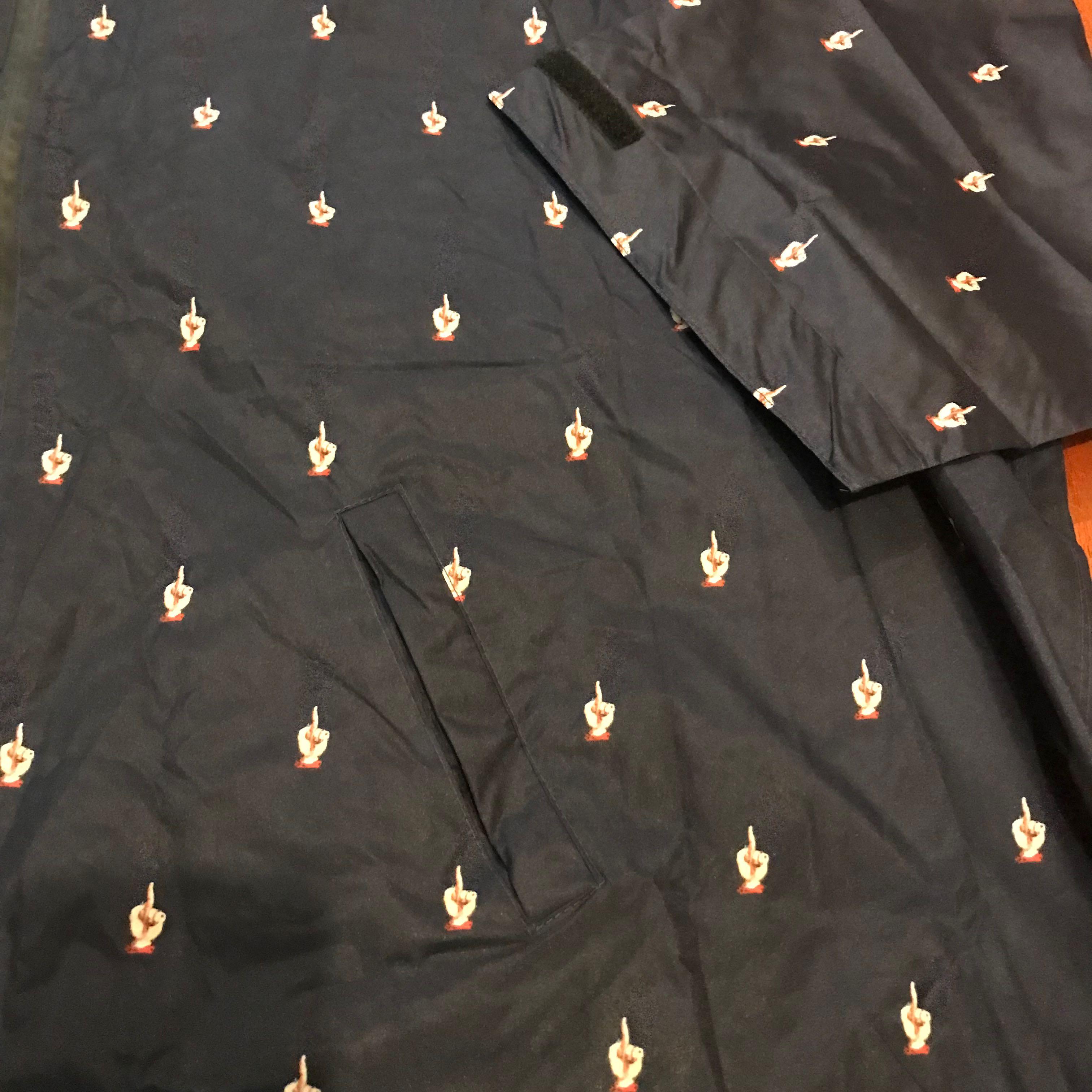 AUTH UNDERCOVER X KIU LIMITED DARK BLUE MIDDLE FINGER PRINT OVERSIZE  RAINCOAT, 男裝, 外套及戶外衣服- Carousell