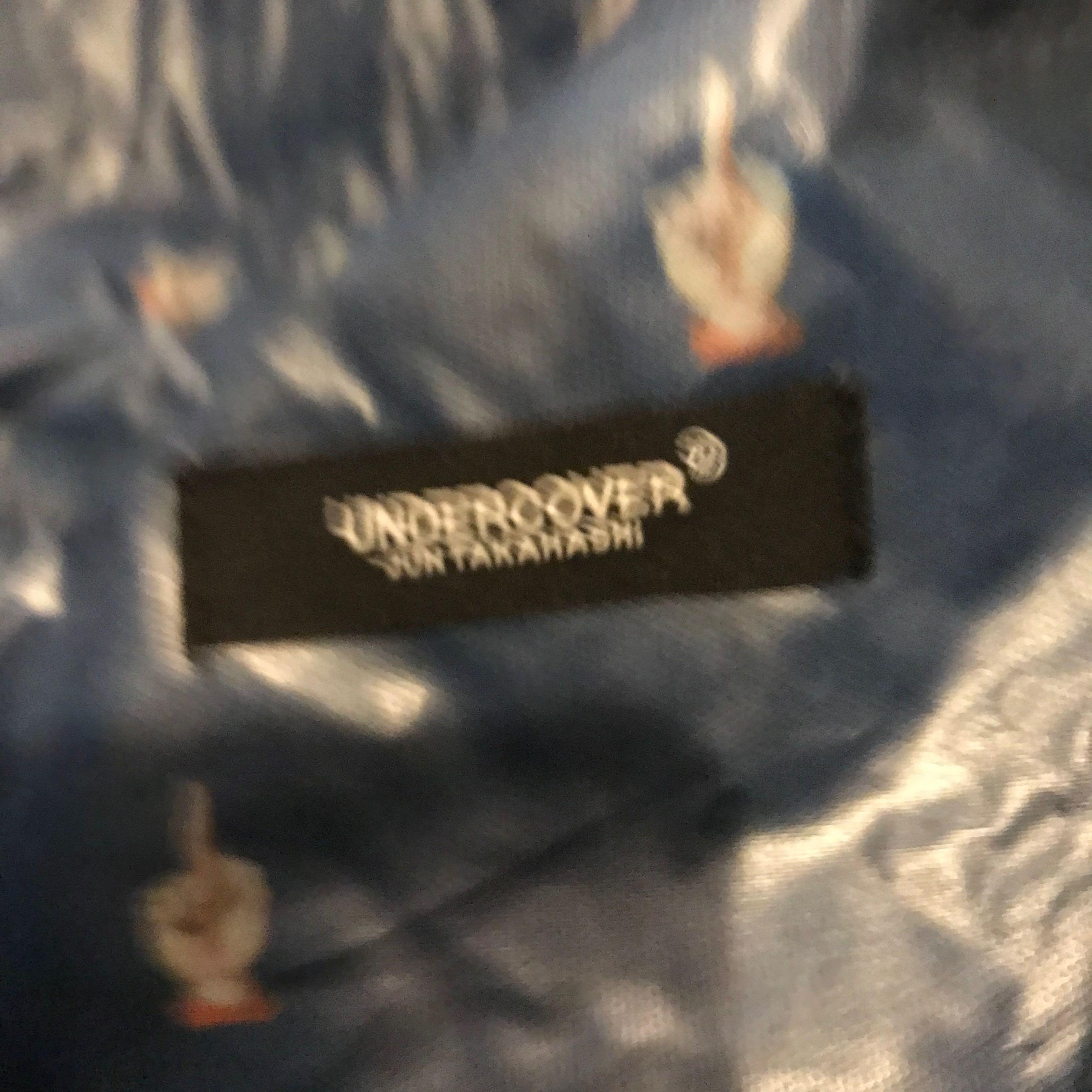 AUTH UNDERCOVER X KIU LIMITED DARK BLUE MIDDLE FINGER PRINT OVERSIZE  RAINCOAT, 男裝, 外套及戶外衣服- Carousell