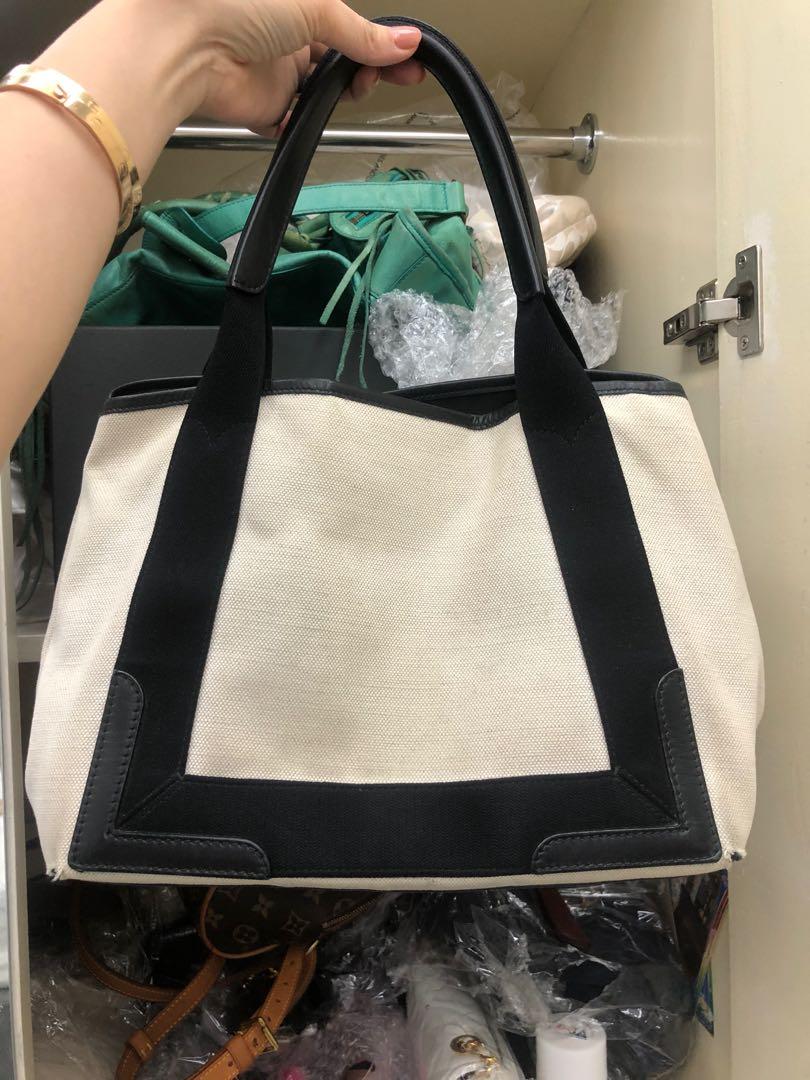 Authentic Balenciaga Navy Cabas medium (Category: Luxury Bags & Wallets) located in San Fernando. Submitted by AuthenticFindsbylei (Listing ID 1145181643, Image 3). Description: Balenciaga authentic with pouch. With rubs sa four corners. 1 corner po my butas na. Di ko na pina ayos. Sabi ng bag doctor pwede lagyn ng design sa 4 corners parang katulad sa lv na multicolor na may gold sa corners. Or black leather pwede. $1,240.00 usd padin sa store i