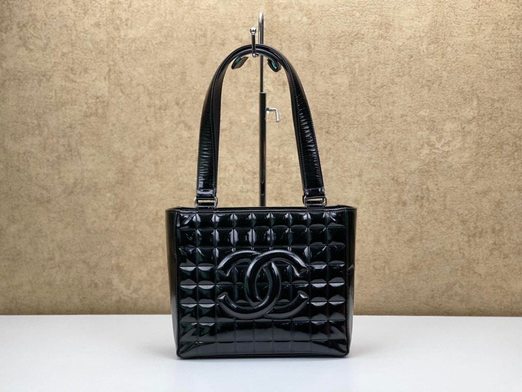 CHANEL Damen Chocolate Bar Tote Bag aus Wildleder in Schwarz