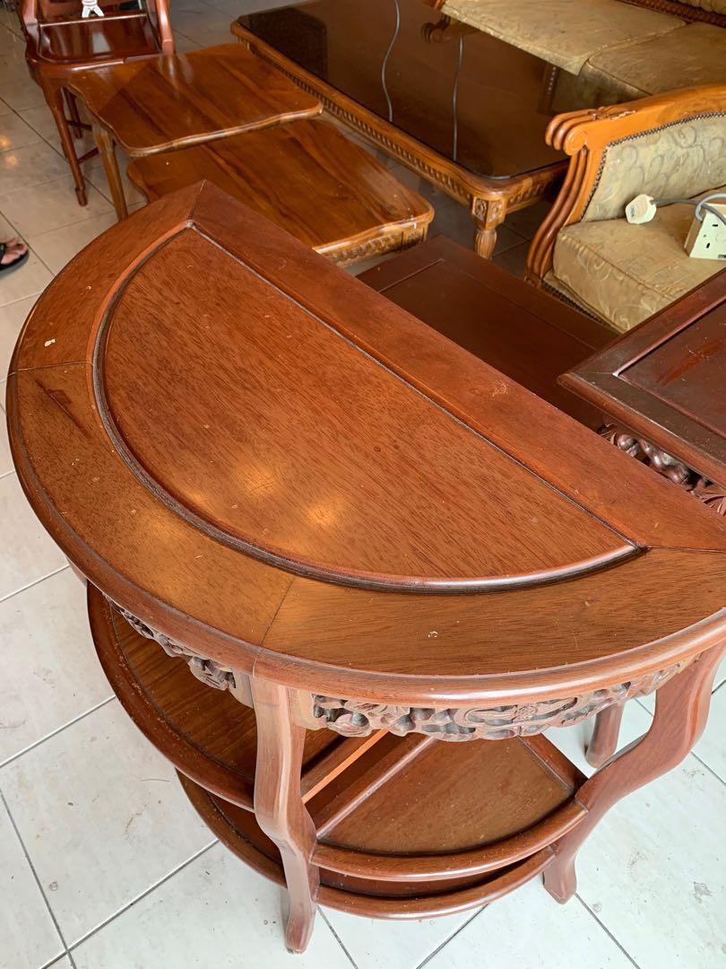 Console Table (Category: Chairs) located in Kuala Lumpur. Submitted by hannahhamid_ (Listing ID 1145165865, Image 3). Description: Self pick up only.