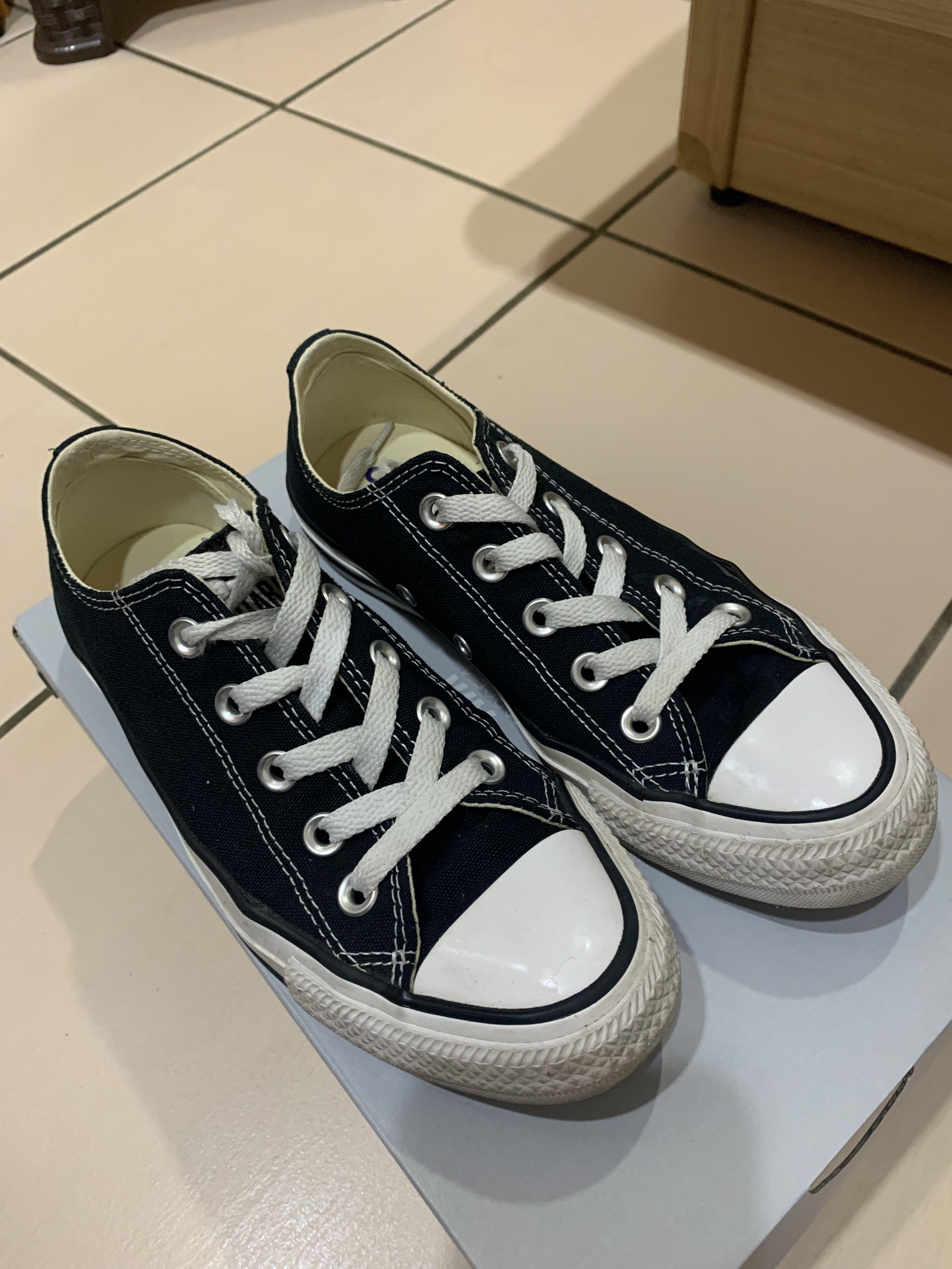 Converse all star 黑色, 她的時尚, 鞋子在旋轉拍賣