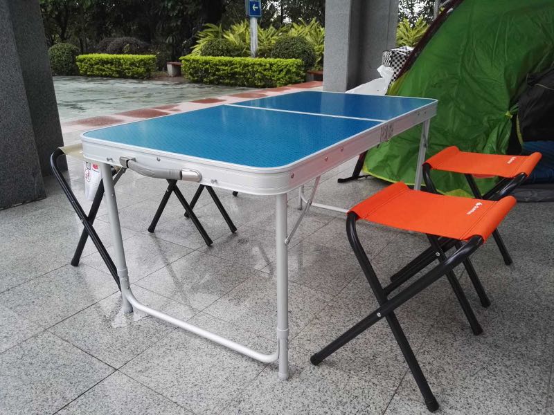 FOLDING CAMPING TABLE 4 STOOLS 4 TO 6 PEOPLE QUECHUA 4到6人摺疊式露營桌（附4張