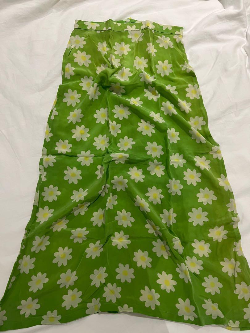 Green skirt deals with white flowers