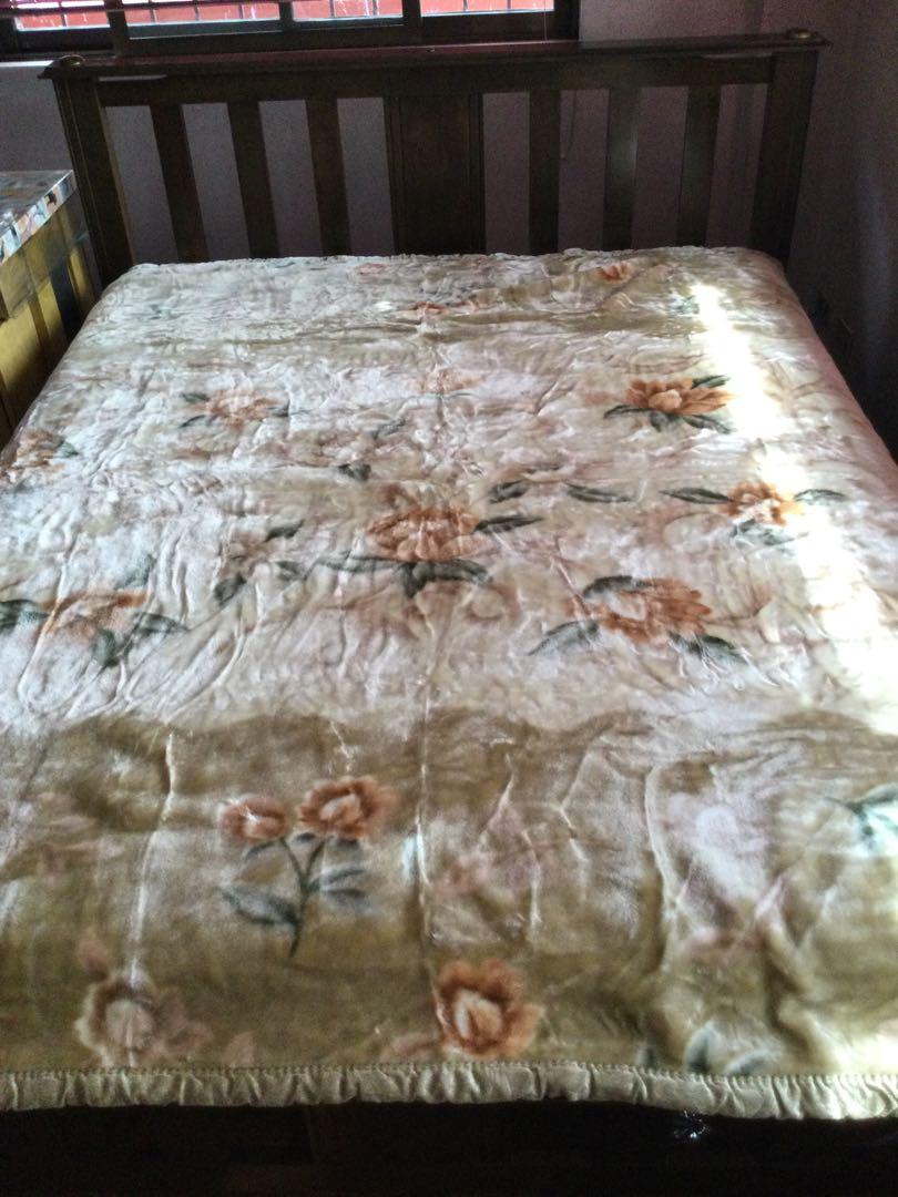 Kinloch Anderson Scotland Blanket (Category: Bedding & Towels) located in Quezon City. Submitted by lftanco (Listing ID 1145192501, Image 1). Description: Kinloch Anderson Scotland Blanket flower design with bag. 79” x 69” can use in queen size bed.