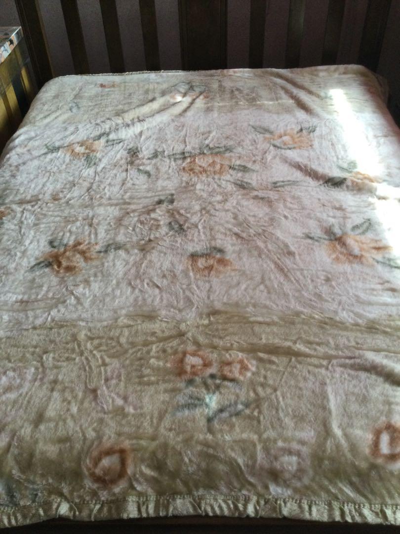 Kinloch Anderson Scotland Blanket (Category: Bedding & Towels) located in Quezon City. Submitted by lftanco (Listing ID 1145192501, Image 2). Description: Kinloch Anderson Scotland Blanket flower design with bag. 79” x 69” can use in queen size bed.