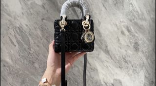 (Category: ) located in . Submitted by japanandsingaporeluxepreloved (Listing ID 1145130362, Image 1). Description: .