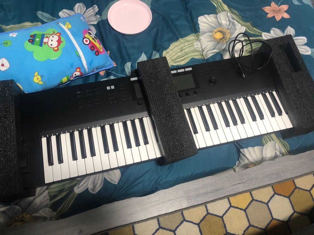 Native instruments S61 MK2 keyboard (500), Hobbies & Toys, Music