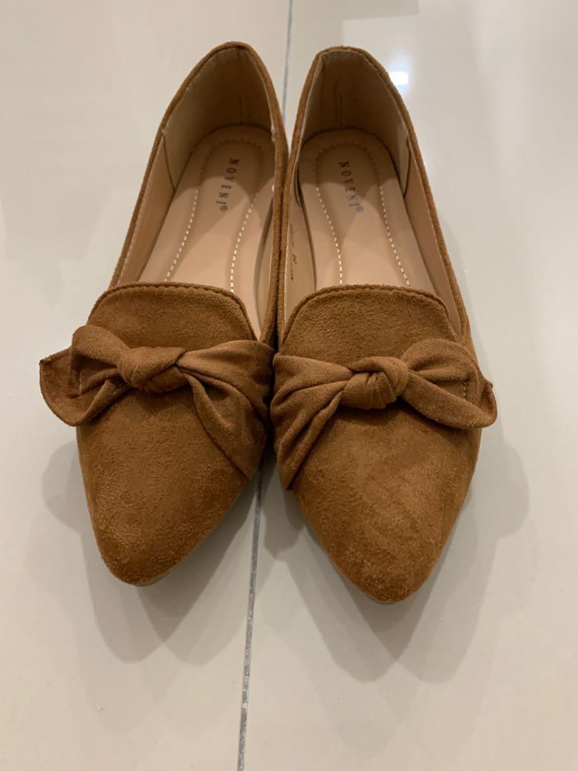 Flat clearance base shoes