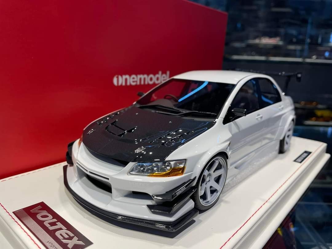 One Model 1:18 Mitsubishi Lancer Evolution 9 Voltex Carbon Hood