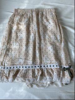 vintage thrifted cottagecore daisy lace skirt 🌼☁️