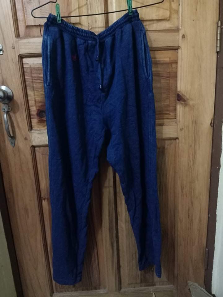 Xl guess jogger, Men's Fashion, Bottoms, Joggers on Carousell