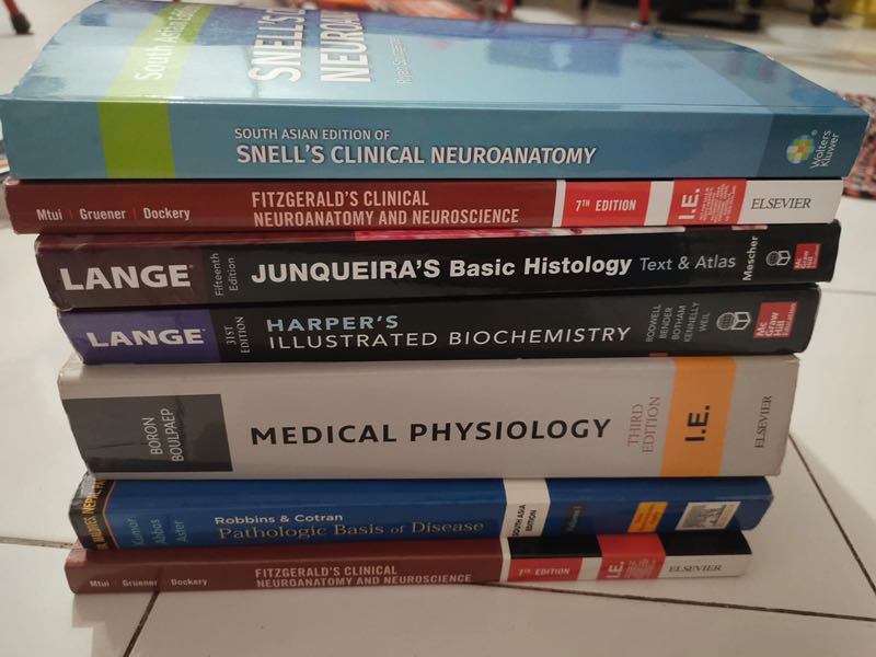 1st year medical textbooks, Hobbies & Toys, Books & Magazines, Textbooks on Carousell
