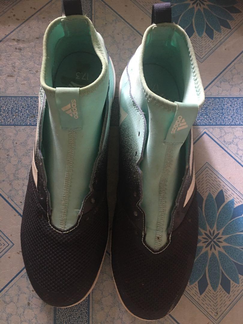 Adidas Futsal Shoes (Category: Sneakers) located in Pasig City. Submitted by jean_hernandez (Listing ID 1145274314, Image 2). Description: No Laces. Sides of the soles is not glued anymore.