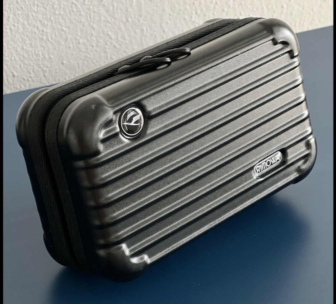 lufthansa rimowa amenity kit