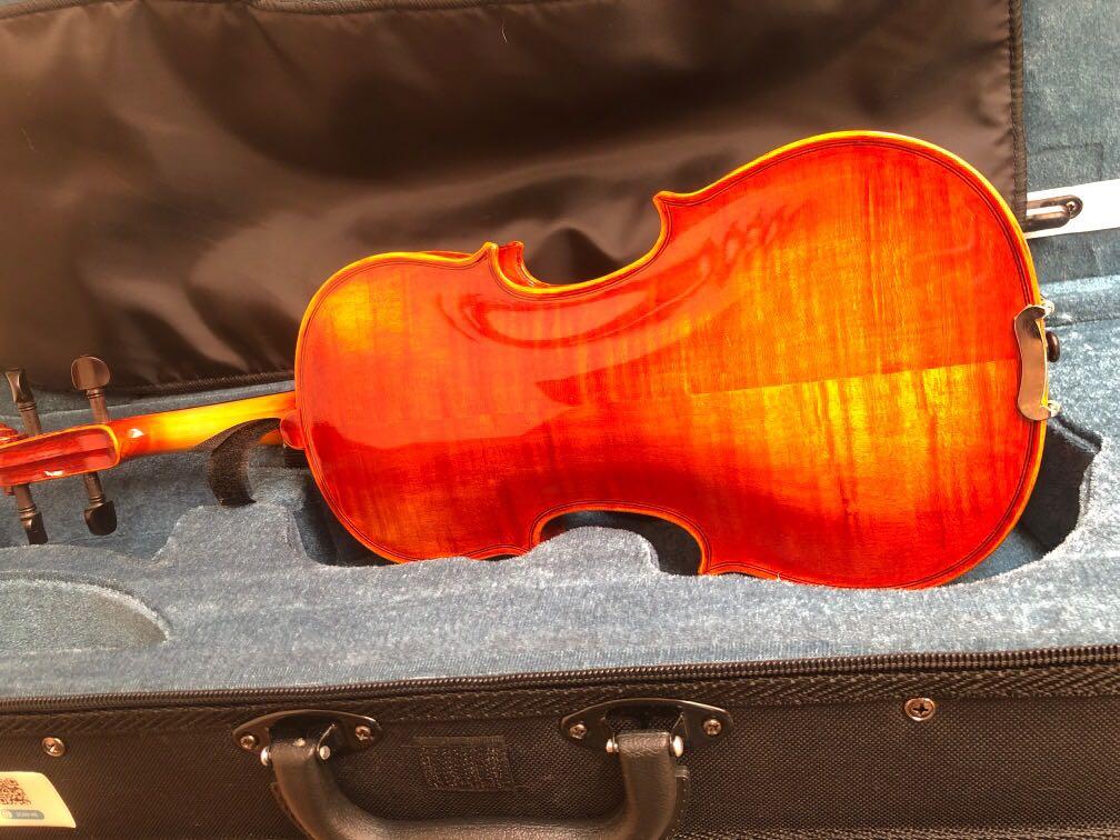 (Sold) Beautiful 11 inch professional viola model, Hobbies & Toys