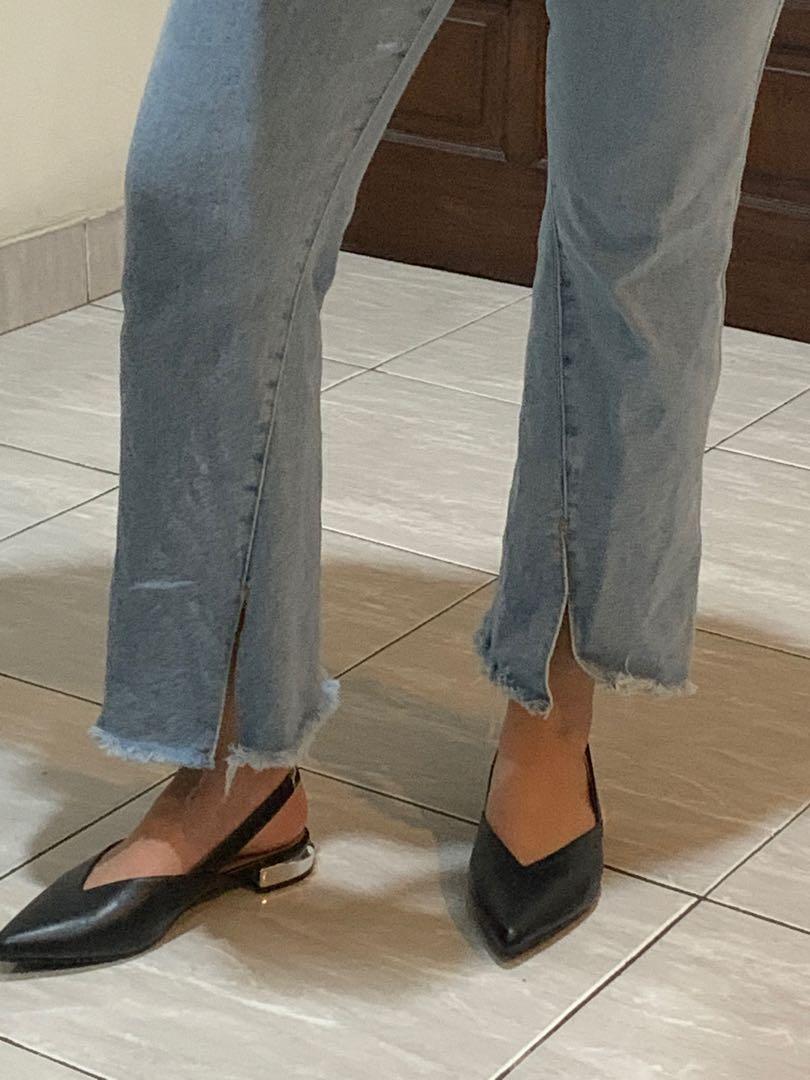Bershka boot cut jeans 38, Fesyen Wanita, Pakaian Wanita, Bawahan di  Carousell