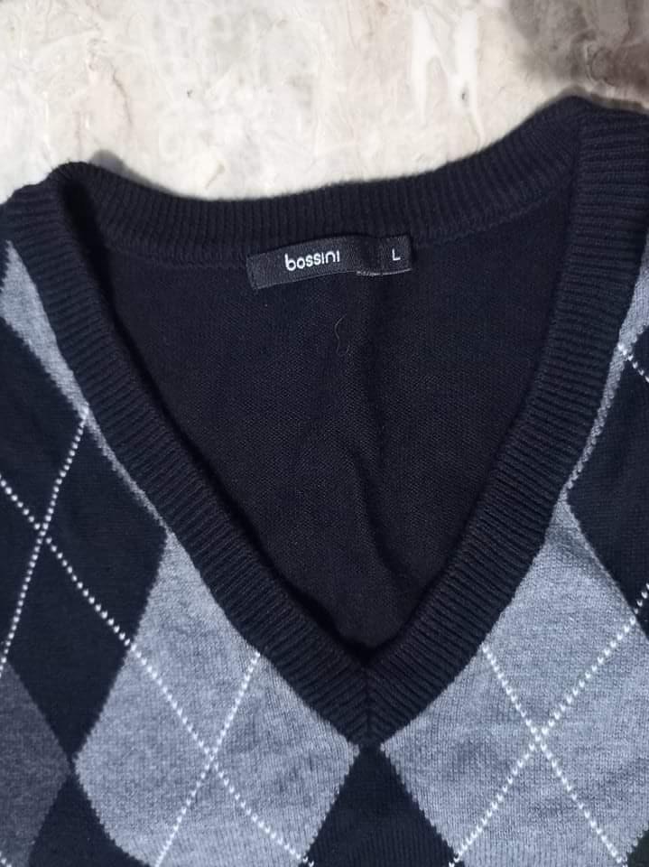 Bossini Vestknit (Category: Coats, Jackets and Outerwear) located in Mandaluyong City. Submitted by Mid90s (Listing ID 1145374668, Image 3). Description: Condition: Excellent Price: 350 Size: Large on tag Dimension: 25x19.