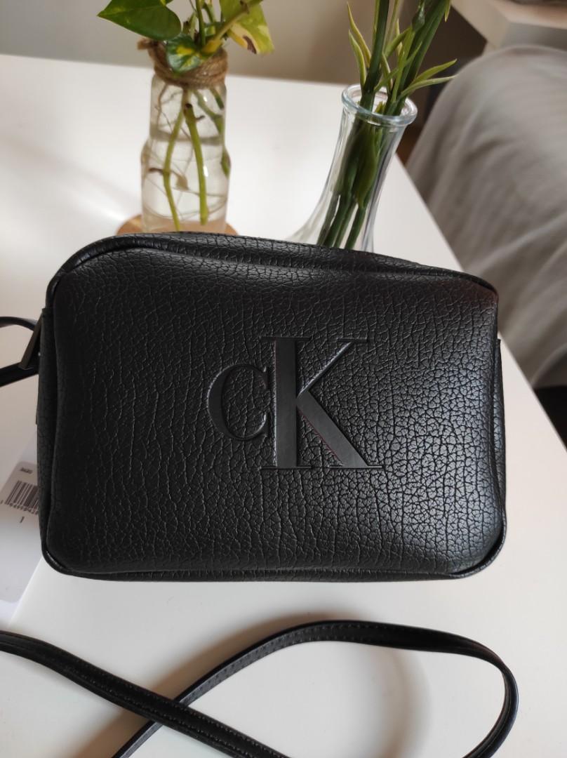 Calvin klein double best sale zip camera bag