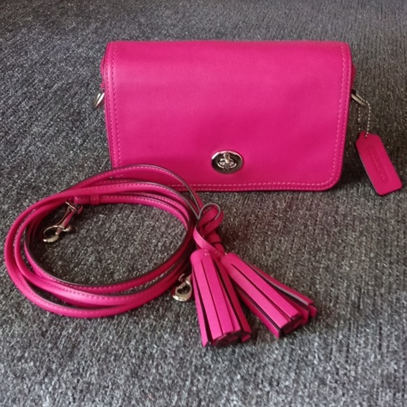 Coach on sale fuchsia purse
