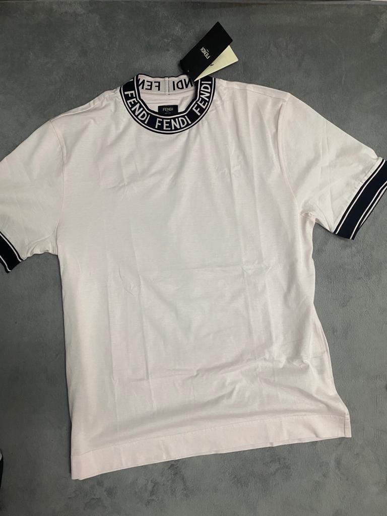 Fendi Logo Tape Collar T shirt in Flute