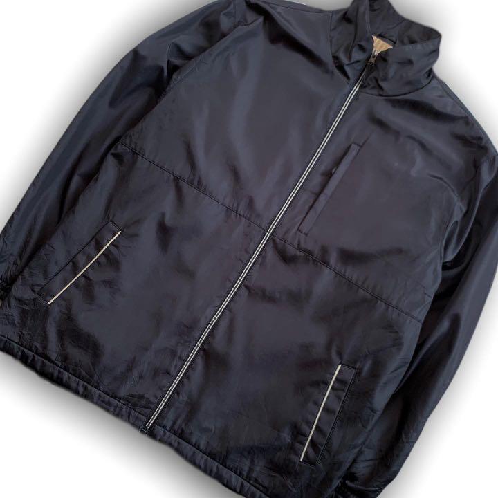 Hoodless windbreaker jacket top