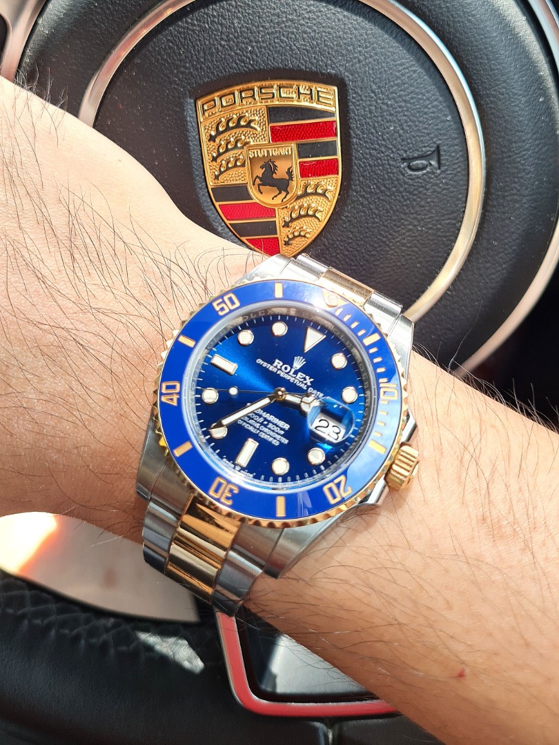 Rolex bluesy top on wrist