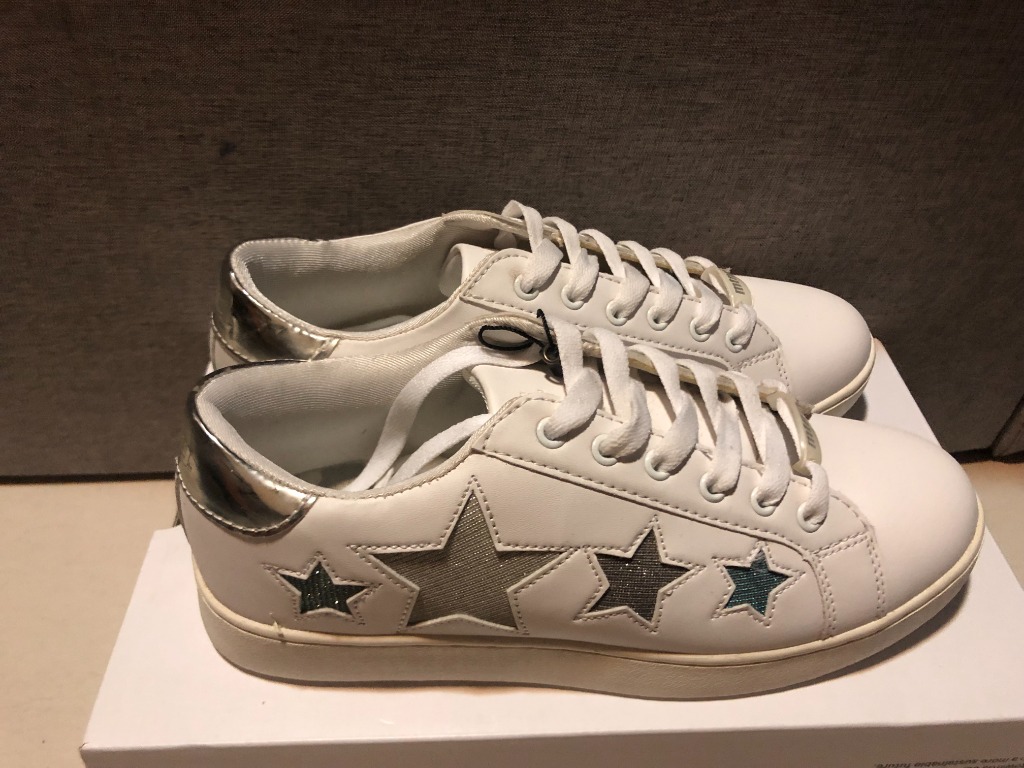 White shoes with hotsell stars on them