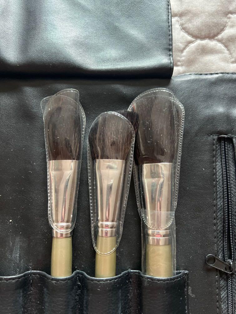 New suesh makeup brushes with leather pouch (Category: Makeup) located in Pasig City. Submitted by batgirl888 (Listing ID 1145274911, Image 2). Description: 28-piece Brush Set from Suesh . But only 19 brushes available pls see picture as to which brushes.This set comes in a leather pouch which makes carrying it around a breeze. Best for professional makeup artists and makeup enthusiasts! Hair: All Natural-goat, squirrel, pony and raccoon hair han