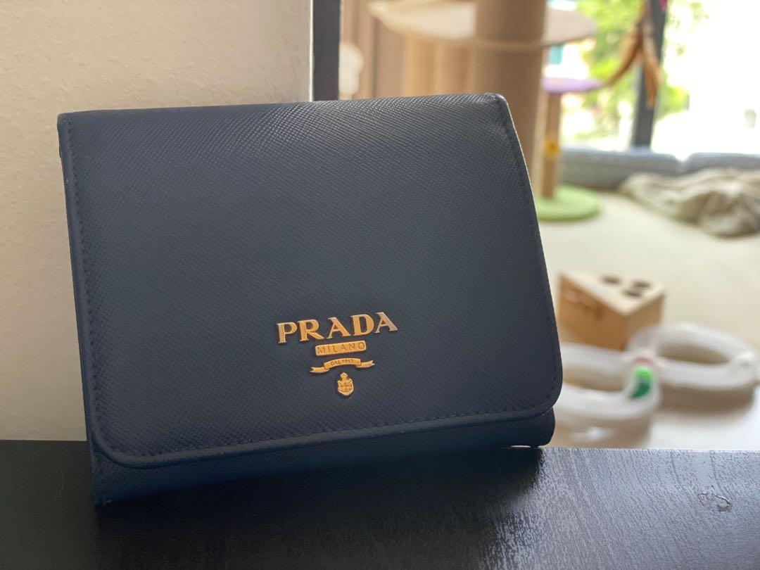 Prada saffiano on sale tri fold wallet