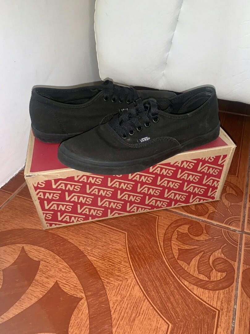 Vans Authentic Lo Pro (Category: Sneakers) located in Santa Rosa. Submitted by mars_2021 (Listing ID 1145233292, Image 2). Description: Halos 3x lang po nagamit. What you see po sa pictures is what you get po. Salamat.
