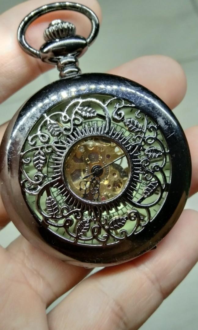 Manual wind clearance pocket watch