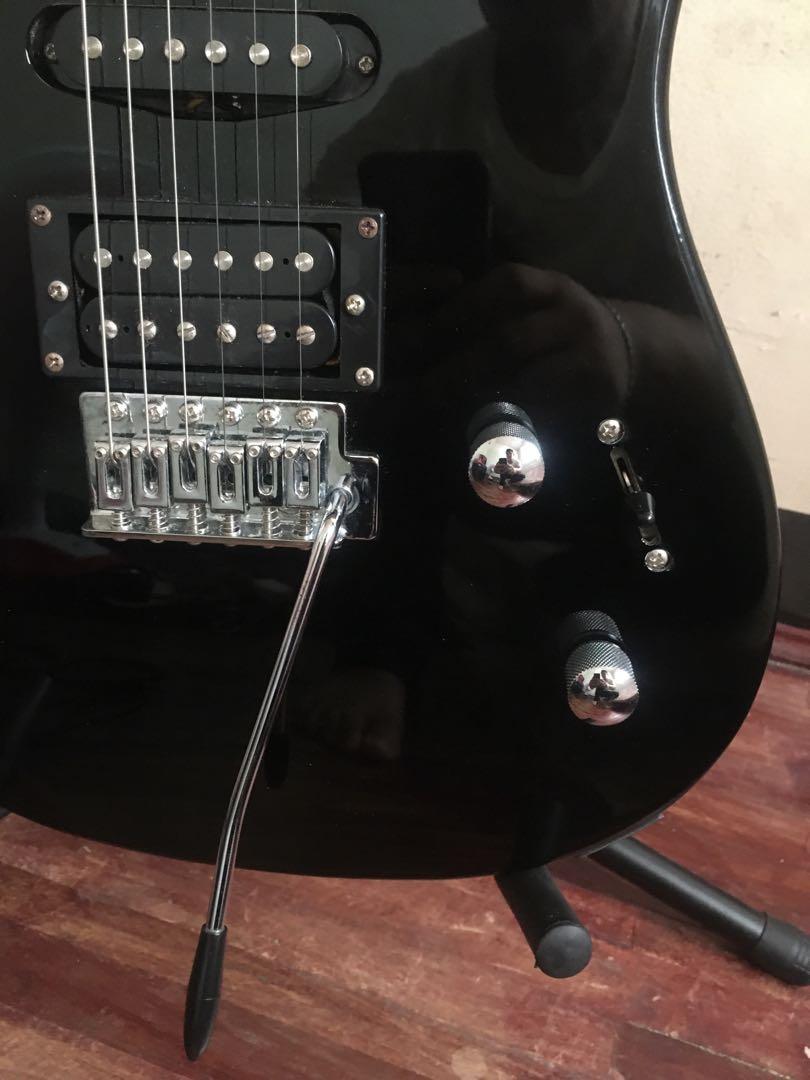 Washburn RX10 All Black Super Strat comes with Washburn Amps with Gain