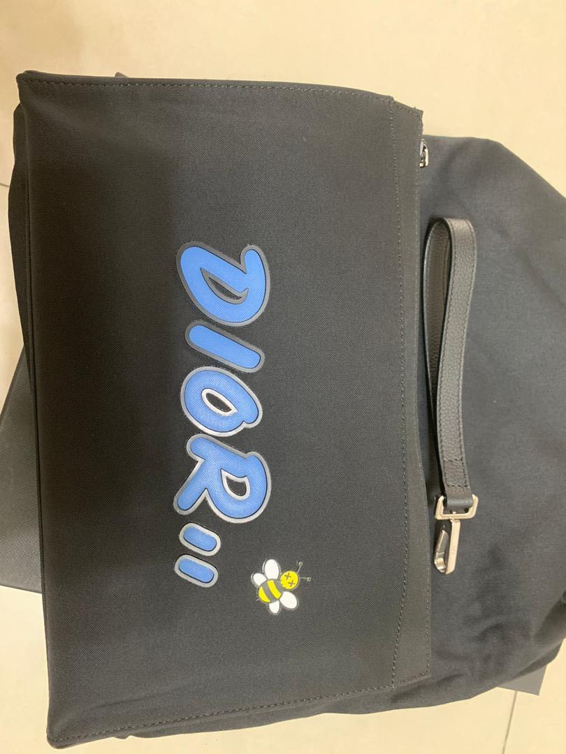 Dior discount kaws clutch