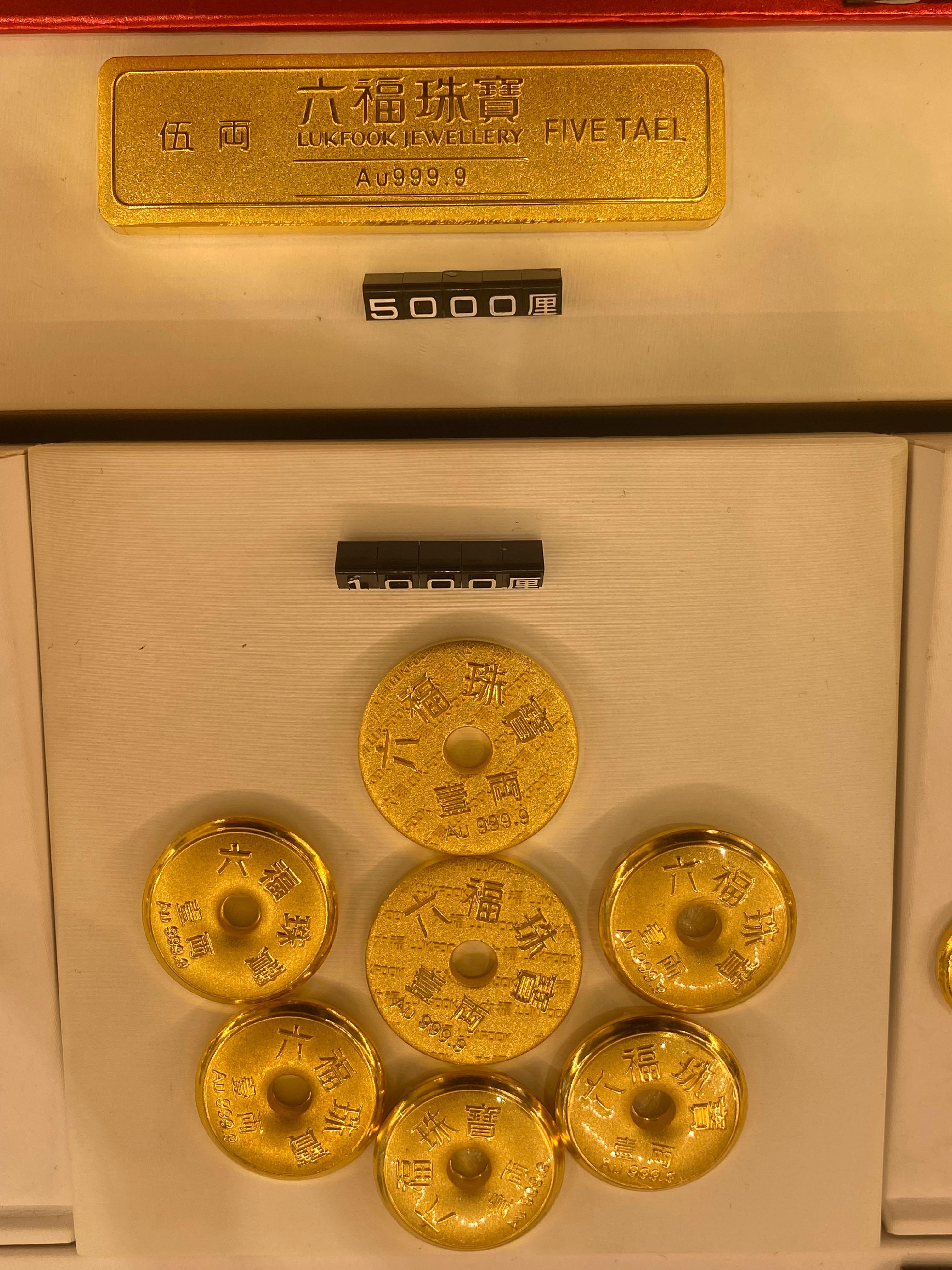 可用消費券⭕️六福金粒分5兩,1兩,5錢,3錢, 男裝, 手錶及配件, 飾物架、飾物盒、飾物收納盒- Carousell