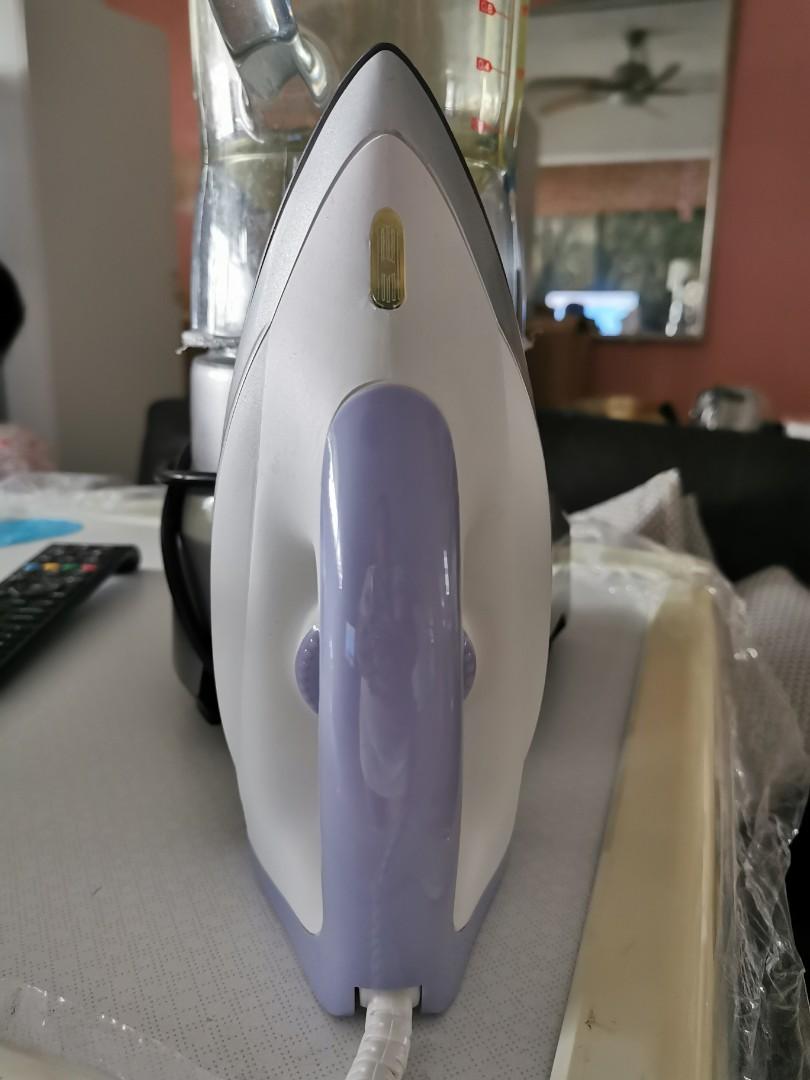 Akira iron. Not steaming one, TV & Home Appliances, Irons & Steamers on
