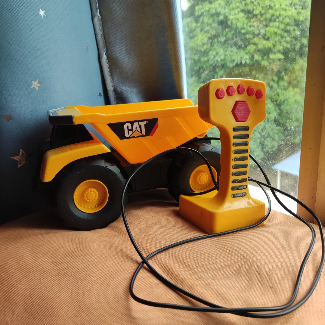 CAT Remote Control Dump Truck, Toys & Games, Diecast & Toy Vehicles on Carousell