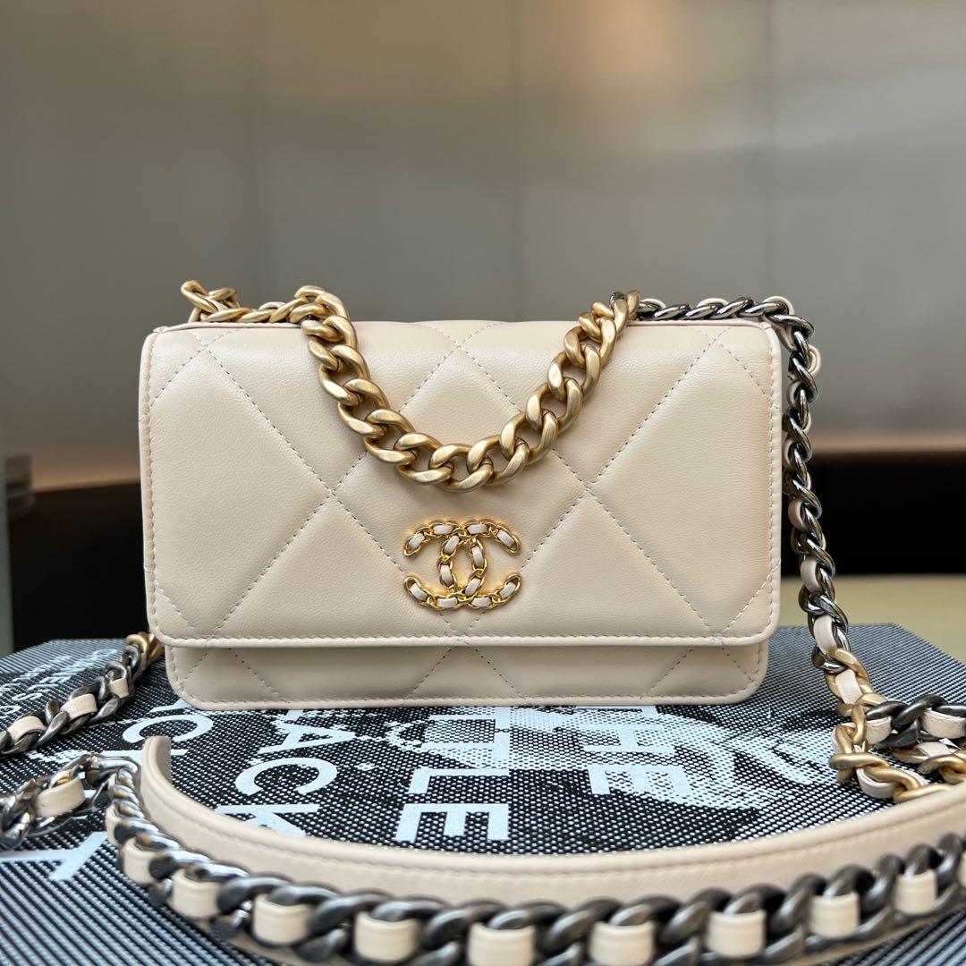Chanel 19 Wallet On Chain, Luxury, Bags & Wallets on Carousell