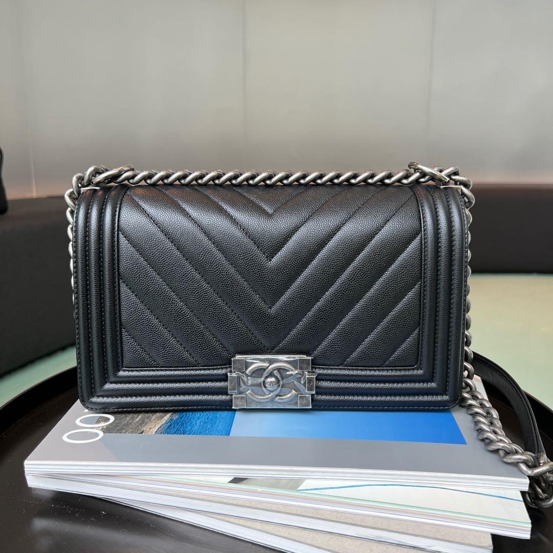 CHANEL Classic Pouch clutch - Caviar GHW - Medium O Case, Luxury, Bags &  Wallets on Carousell