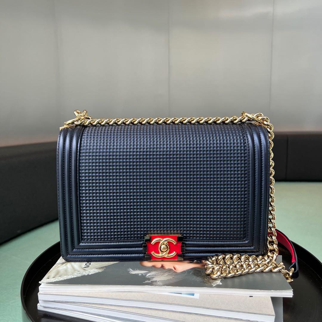 Chanel boy top cube