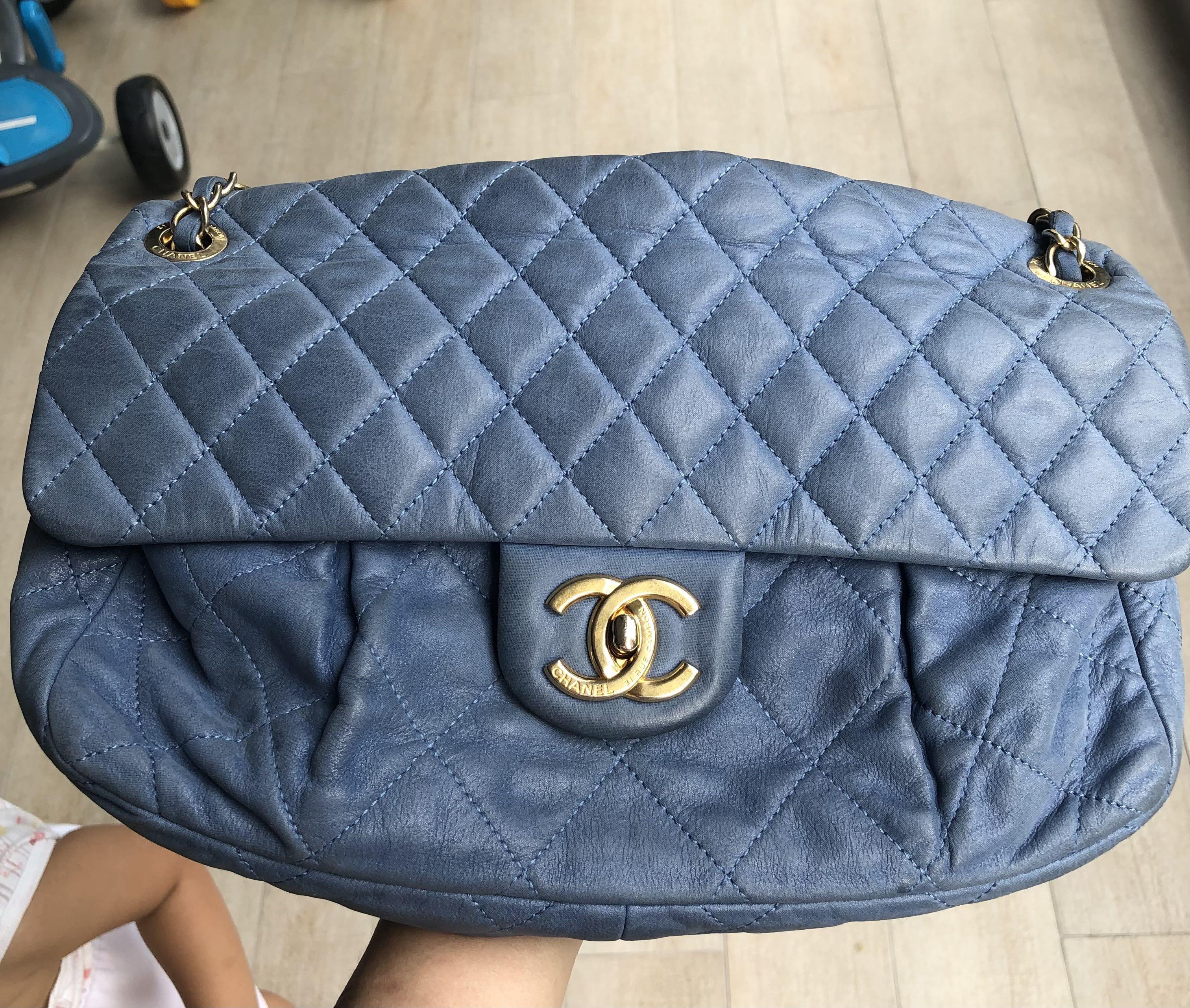Chanel Chic Quilt Flap Bag Quilted Iridescent Calfskin Medium, Women's  Fashion, Bags & Wallets, Shoulder Bags on Carousell